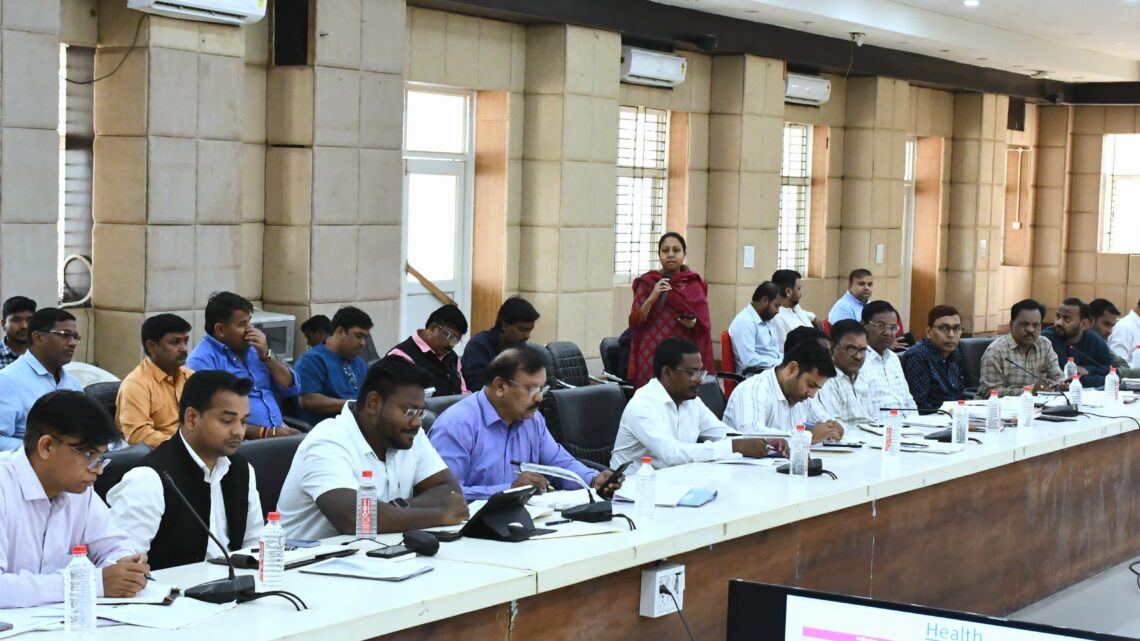 प्रधानमंत्री आवास योजना के क्रियान्वयन में लाएं तेजी:- कलेक्टर प्रधानमंत्री आवास योजना के क्रियान्वयन में लाएं तेजी:- कलेक्टर
