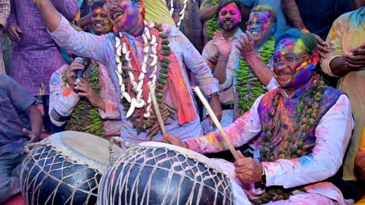 रायपुर प्रेस क्लब के होली मिलन समारोह में मुख्यमंत्री श्री साय हुए शामिल  प्रेस क्लब के रिनोवेशन के लिए 1 करोड़ रुपये की घोषणा पर पत्रकारों ने जताया आभार