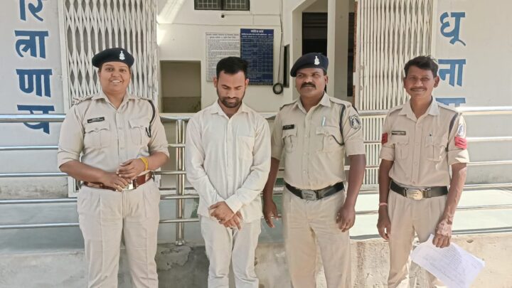 शादी का झांसा देकर युवती का दैहिक शोषण करने वाला आरोपी पुणे महाराष्ट्र से गिरफ्तार।  आरोपी तकरीबन 01 वर्ष से चल रहा था फरार। थाना बलरामपुर क्षेत्र का है पूरा मामला।