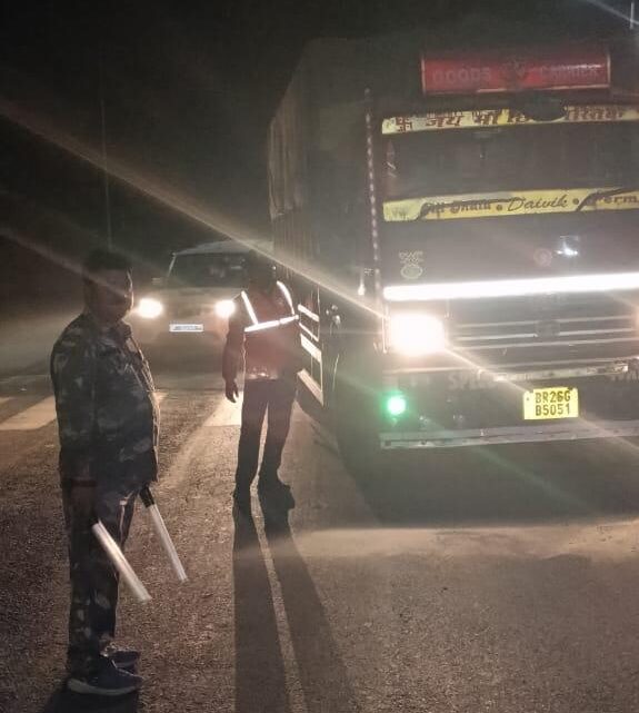 पुलिस विभाग द्वारा विशेष चेकिंग अभियान के तहत एक दिन में 345 प्रकरणों पर कार्यवाही करते हुए 139500/- रुपए का सामान शुल्क वसूल किया गया पुलिस विभाग द्वारा विशेष चेकिंग अभियान के तहत एक दिन में 345 प्रकरणों पर कार्यवाही करते हुए 139500/- रुपए का सामान शुल्क वसूल किया गया
