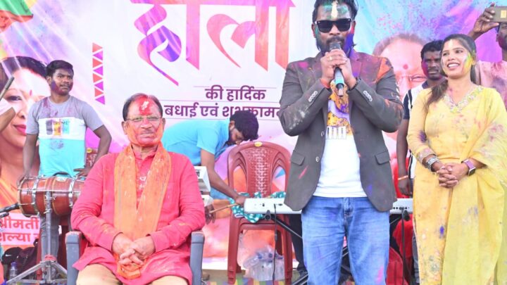 मुख्यमंत्री श्री विष्णुदेव साय ने अपने गृह ग्राम बगिया में ग्रामीणों संग हर्षोल्लास से मनाई होली सरल, सहज और आत्मीय मुख्यमंत्री से मिलने उमड़ा जनसैलाब