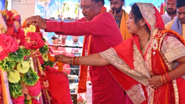 मुख्यमंत्री श्री विष्णुदेव साय जशपुर जिले के आमंत्रणसे 27 मार्च तक कुनकुरी विकासखंड में देश के सबसे बड़े प्राकृतिक शिवलिंग स्थल मधेश्वर पहाड़ के समीप  महाशिवपुराण कथा का आयोजन किया जा रहा है। इस दौरान प्रसिद्ध कथा वाचक पंडित श्री प्रदीप मिश्रा जी कथा का वाचन करेंगे।