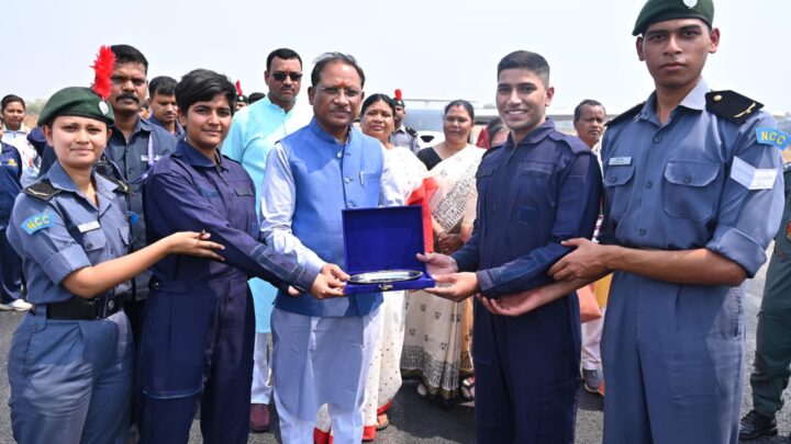 मुख्यमंत्री श्री विष्णु देव साय ने जशपुर में विमान उड़ान प्रशिक्षण का शुभारंभ किया, एनसीसी कैडेट्स का बढ़ाया उत्साह