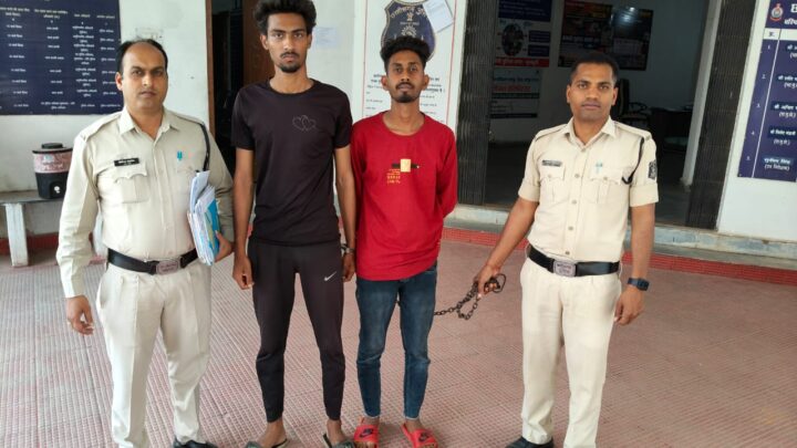 रास्ता रोककर गाली गलौच ,मारपीट तथा जान से मारने की धमकी देकर, रुपए मांगते हुए मोटर सायकल में आगजनी के मामले में पुलिस ने दो आरोपियों को किया गिरफ्तार, भेजा जेल