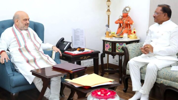मुख्यमंत्री विष्णुदेव साय ने केंद्रीय गृह मंत्री अमित शाह से की सौजन्य मुलाकात  नई पुनर्वास और आत्मसमर्पण नीति की सफलता से कराया अवगत, कहा बस्तर के विकास को मिल रही नई दिशा  बस्तर में नक्सलवाद अंतिम चरण में, विकास और पर्यटन पर गृहमंत्री से हुई चर्चा