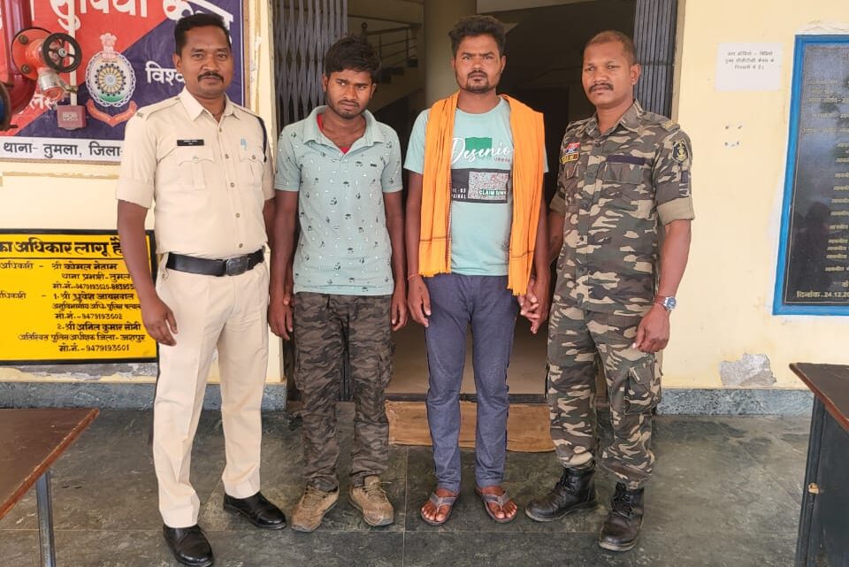 जशपुर पुलिस ने गौ तस्कर सहित चोरी का गौ-वंश खरीदने वाला खरीददार को किया गिरफ्तार, एक फरार पतासाजी जारी, जशपुर पुलिस ने गौ तस्कर सहित चोरी का गौ-वंश खरीदने वाला खरीददार को किया गिरफ्तार, एक फरार पतासाजी जारी,