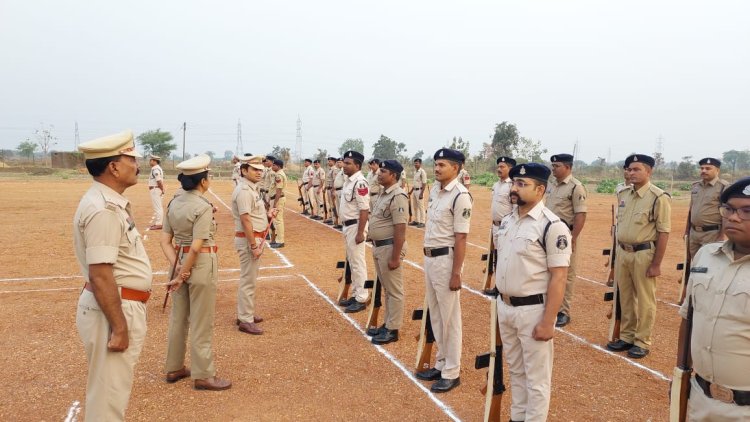 मुंगेली पुलिस अधीक्षक ने जिले के पुलिसकर्मियो को कराये गये परेड एंव मार्चपास्ट मुंगेली पुलिस अधीक्षक ने जिले के पुलिसकर्मियो को कराये गये परेड एंव मार्चपास्ट