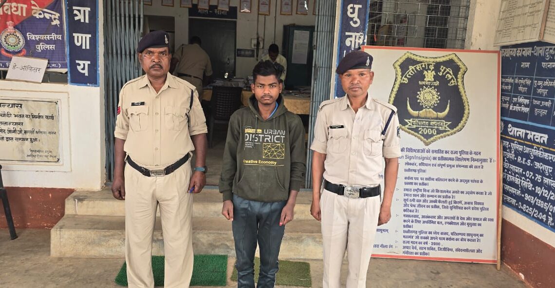 जशपुर पुलिस के द्वारा एक नाबालिक बच्ची को चंद दिनों में आरोपी के कब्जे से बरामद कर परिजनों के चेहरे पर लाई मुस्कान,नाबालिक को शादी का झांसा देकर अपने साथ ले गया था आरोपी युवक, जशपुर पुलिस के द्वारा एक नाबालिक बच्ची को चंद दिनों में आरोपी के कब्जे से बरामद कर परिजनों के चेहरे पर लाई मुस्कान,नाबालिक को शादी का झांसा देकर अपने साथ ले गया था आरोपी युवक,
