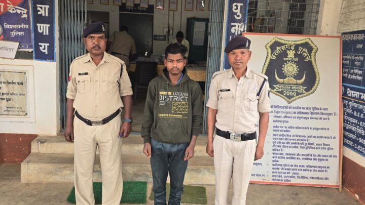 जशपुर पुलिस के द्वारा एक नाबालिक बच्ची को चंद दिनों में आरोपी के कब्जे से बरामद कर परिजनों के चेहरे पर लाई मुस्कान,नाबालिक को शादी का झांसा देकर अपने साथ ले गया था आरोपी युवक,