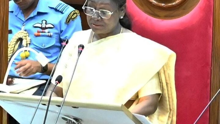 राष्ट्रपति मुर्मु का छत्तीसगढ़ विधान सभा में आह्वान: नारी सशक्तीकरण और समरसता से बनेगा श्रेष्ठ छत्तीसगढ़*  *‘मनखे-मनखे एक समान’ के सिद्धांत से बनेगा समरस छत्तीसगढ़ – राष्ट्रपति श्रीमती द्रोपदी मुर्मु*  *लोकतांत्रिक परंपराओं में छत्तीसगढ़ विधानसभा एक आदर्श उदाहरण – राज्यपाल श्री रमेन डेका