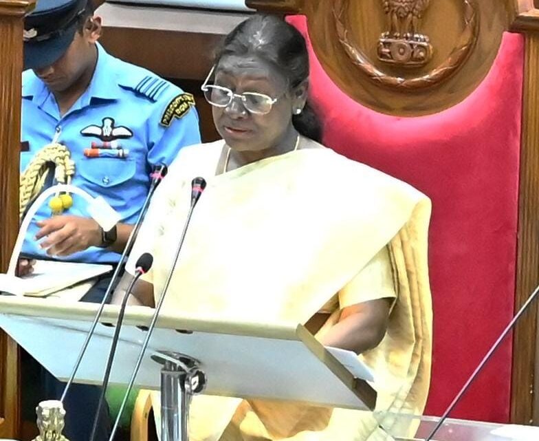 राष्ट्रपति मुर्मु का छत्तीसगढ़ विधान सभा में आह्वान: नारी सशक्तीकरण और समरसता से बनेगा श्रेष्ठ छत्तीसगढ़* *‘मनखे-मनखे एक समान’ के सिद्धांत से बनेगा समरस छत्तीसगढ़ – राष्ट्रपति श्रीमती द्रोपदी मुर्मु* *लोकतांत्रिक परंपराओं में छत्तीसगढ़ विधानसभा एक आदर्श उदाहरण – राज्यपाल श्री रमेन डेका राष्ट्रपति मुर्मु का छत्तीसगढ़ विधान सभा में आह्वान: नारी सशक्तीकरण और समरसता से बनेगा श्रेष्ठ छत्तीसगढ़* *‘मनखे-मनखे एक समान’ के सिद्धांत से बनेगा समरस छत्तीसगढ़ – राष्ट्रपति श्रीमती द्रोपदी मुर्मु* *लोकतांत्रिक परंपराओं में छत्तीसगढ़ विधानसभा एक आदर्श उदाहरण – राज्यपाल श्री रमेन डेका