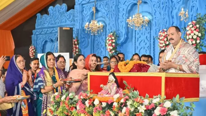 पंडित प्रदीप मिश्रा ने छठवां दिन शिव भक्तों को प्रभु श्री राम और निषाद राज का कथा सुनाया