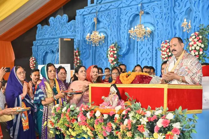 पंडित प्रदीप मिश्रा ने छठवां दिन शिव भक्तों को प्रभु श्री राम और निषाद राज का कथा सुनाया पंडित प्रदीप मिश्रा ने छठवां दिन शिव भक्तों को प्रभु श्री राम और निषाद राज का कथा सुनाया