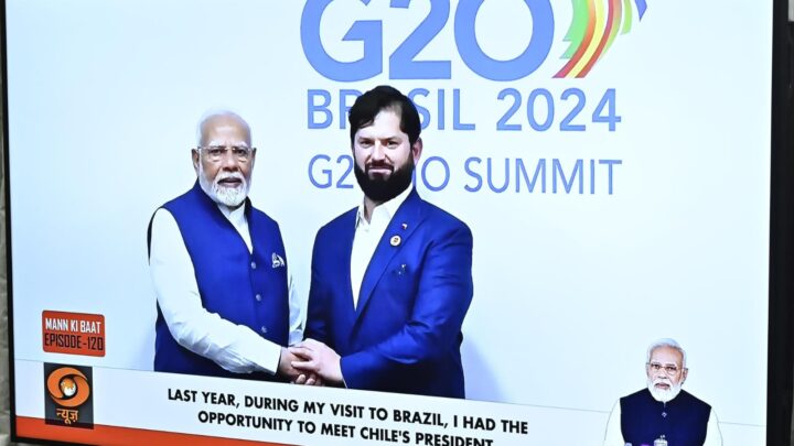 मुख्यमंत्री श्री विष्णु देव साय ने बालिकाओं के साथ सुनी ‘मन की बात’ की 120वीं कड़ी