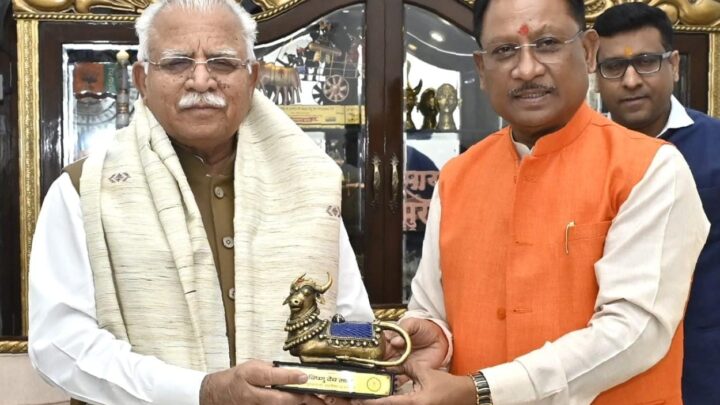 मुख्यमंत्री श्री विष्णु देव साय से केन्द्रीय आवास और शहरी विकास मंत्री श्री मनोहर लाल खट्टर ने सौजन्य मुलाकात की