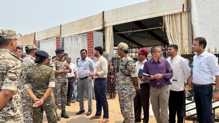 कमिश्नर एवं आईजी ने बस्तर पंडुम की तैयारियों का किया अवलोकन और दिए आवश्यक निर्देश  आगामी होने वाले हाई स्कूल ग्राउंड में मुख्य आयोजन