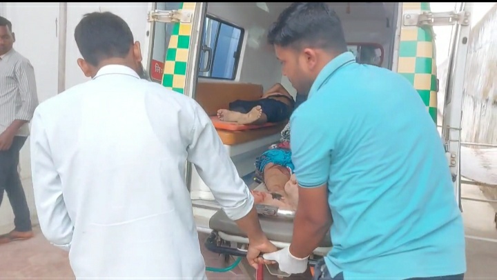बलरामपुर ब्रेकिंग   पिकअप ने बाइक सवार को मारी टक्कर