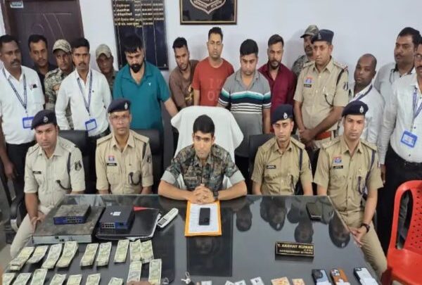 : इनकम टैक्स आफिसर बनकर लाखों की लूट करने वाले 5 गिरफ्तार, किराये की कार में पुलिस लिखकर दिया वारदात को अंजाम, आरोपियों में CAF का सस्पेंड जवान भी शामिल