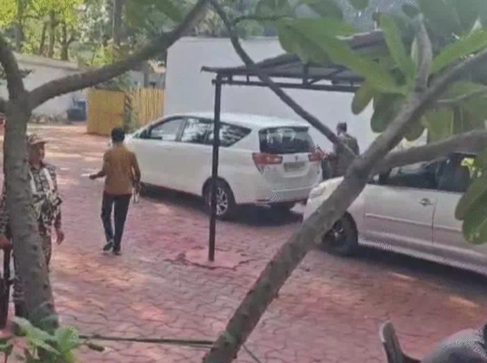 CBI RAID अपडेट: विधायक देवेंद्र यादव के घर CBI की टीम घर के कमरों से लेकर छत तक कर रही सर्च आपरेशन, CBI रेड के बाद गरमायी सूबे की राजनीति,पूर्व डिप्टी सीएम सिंहदेव ने कहा…..! CBI RAID अपडेट: विधायक देवेंद्र यादव के घर CBI की टीम घर के कमरों से लेकर छत तक कर रही सर्च आपरेशन, CBI रेड के बाद गरमायी सूबे की राजनीति,पूर्व डिप्टी सीएम सिंहदेव ने कहा…..!