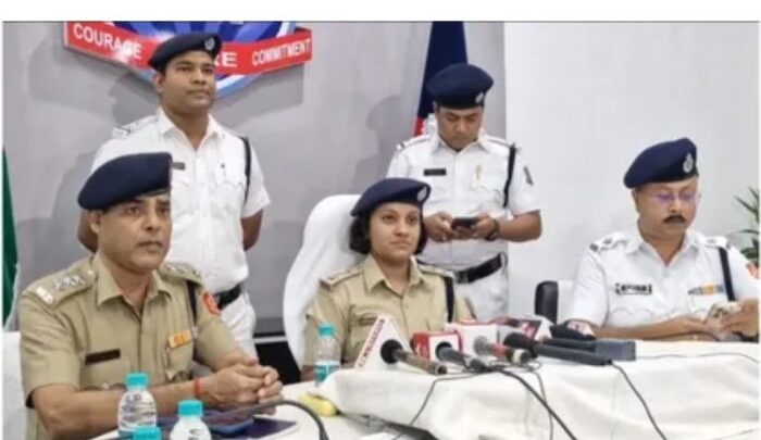 CISF के जवानों ने इनकम टैक्स अफसर बनकर बिजनेसमैन के घर पहुंचे रेड डालने, दूसरी पत्नी का कमरा छोड़ सब लूट लिया, आरोपियों की गिरफ्तारी के बाद हुआ चौकाने वाला खुलासा