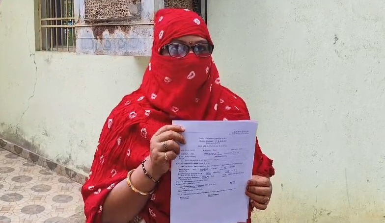 बीबी से रिलेशन ठीक नहीं, 15-20 दिन में एक ही बार संबंध बनाता हूं, तुम मेरी#### बनो, परमानेंट करवा दूंगा” डिप्टी रेंजर की गंदी बात, महिला कर्मचारी ने FIR बीबी से रिलेशन ठीक नहीं, 15-20 दिन में एक ही बार संबंध बनाता हूं, तुम मेरी#### बनो, परमानेंट करवा दूंगा” डिप्टी रेंजर की गंदी बात, महिला कर्मचारी ने FIR