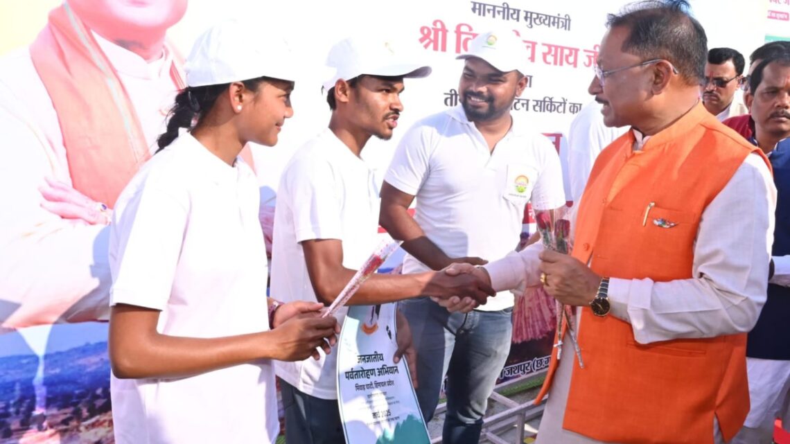 साहू समाज के स्वाभिमान और सांस्कृतिक धरोहर को मिला नया आयाम: 1009वीं जयंती पर माता कर्मा को समर्पित डाक टिकट साहू समाज के स्वाभिमान और सांस्कृतिक धरोहर को मिला नया आयाम: 1009वीं जयंती पर माता कर्मा को समर्पित डाक टिकट