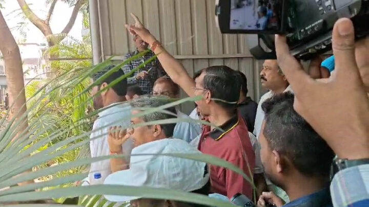 भूपेश बघेल के बंगले के बाहर हंगामा, ASP अभिषेक महेश्वरी का घर मिला बंद, बाहर नोटिस चस्पा, कांग्रेस-भाजपा में आरोप प्रत्यारोप