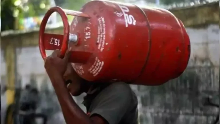 अब रसोई पर महंगाई की मार! LPG सिलेंडर 50 रुपये महंगा