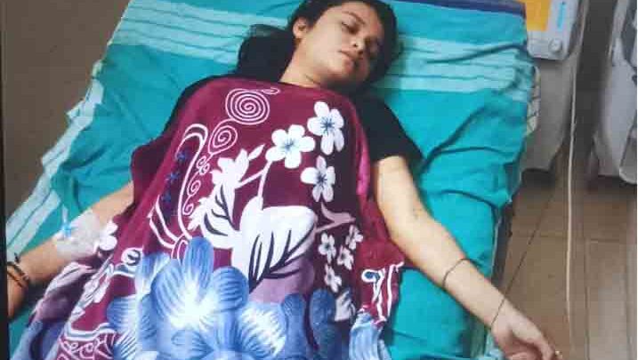 बर्खास्त महिला शिक्षिका के साथ धरनास्थल पर बड़ा हादसा, आधी रात में कराना पड़ा अस्पताल में भर्ती, शिक्षिकाओं ने बताया अपना दर्द