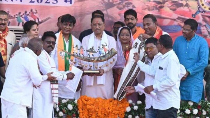 मुख्यमंत्री खल्लारी में कंवर-पैंकरा समाज के महासभा में हुए शामिल, बोले, शिक्षा को अपनाए और नशे से दूर रहें, 55 लाख रूपए के विकास कार्यों की घोषणा