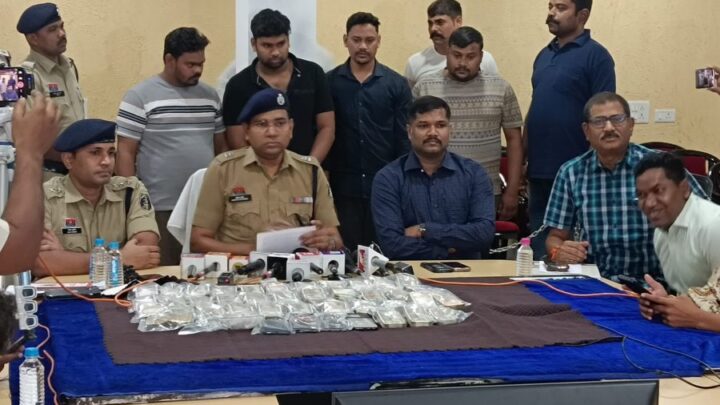 राजधानी में शोरूम का कर्मचारी ही निकला लाखों की चोरी का मास्टरमाइंड, पुलिस ने 4 आरोपियों को किया अरेस्ट