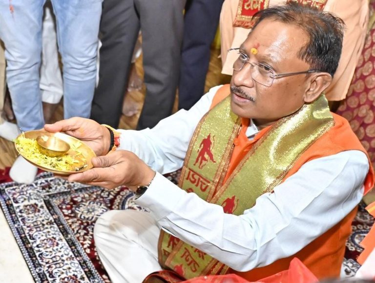 मुख्यमंत्री ने रामनवमी पर श्रीराम मंदिर में की पूजा-अर्चना, प्रदेश के सुख, शांति और समृद्धि की कामना की