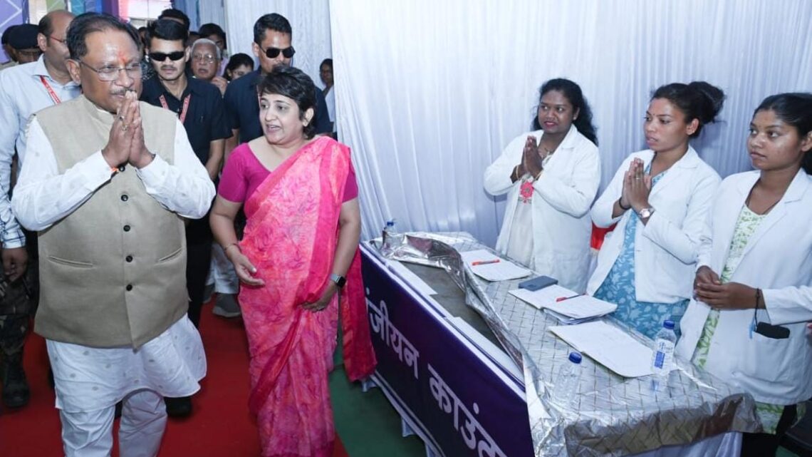 मुख्यमंत्री श्री विष्णु देव साय ने सिकलसेल और थैलेसीमिया जागरूकता एवं एचएलए मैचिंग शिविर का  किया शुभारंभ  पीड़ित बच्चों की हुई निःशुल्क जांच, उपचार भी रहेगा पूर्णतः निःशुल्क