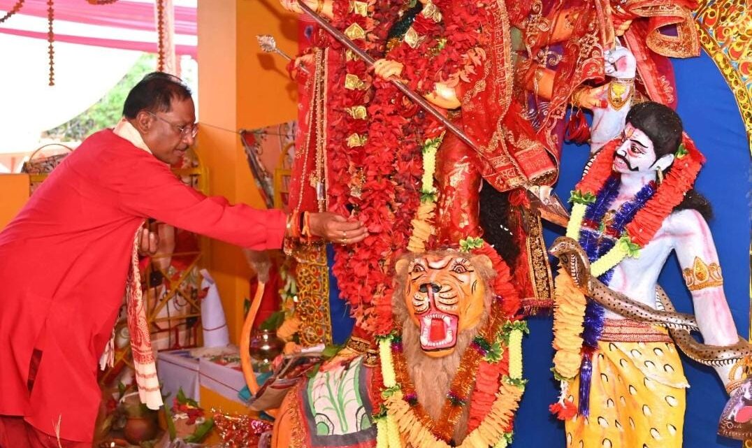 मुख्यमंत्री श्री विष्णु देव साय ने की मां दुर्गा की पूजा अर्चना,धर्मपत्नी श्रीमती कौशल्या साय के साथ कन्याओं को कराया भोजन, प्रदेशवासियों की खुशहाली की कामना मुख्यमंत्री श्री विष्णु देव साय ने की मां दुर्गा की पूजा अर्चना,धर्मपत्नी श्रीमती कौशल्या साय के साथ कन्याओं को कराया भोजन, प्रदेशवासियों की खुशहाली की कामना