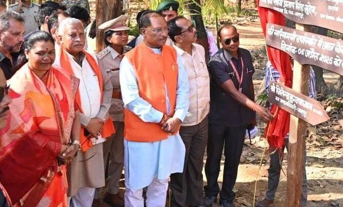 मुख्यमंत्री श्री विष्णुदेव साय ने बगिया में पर्यावरण वाटिका का किया लोकार्पण  खूबसूरत प्राकृतिक परिवेश में निर्मित वाटिका में औषधीय पौधे, एडवेंचर जोन, तितली जोन बनाए गए हैं  28 हेक्टेयर में 53 लाख रूपए की लागत से बनाई गई है पर्यावरण वाटिका