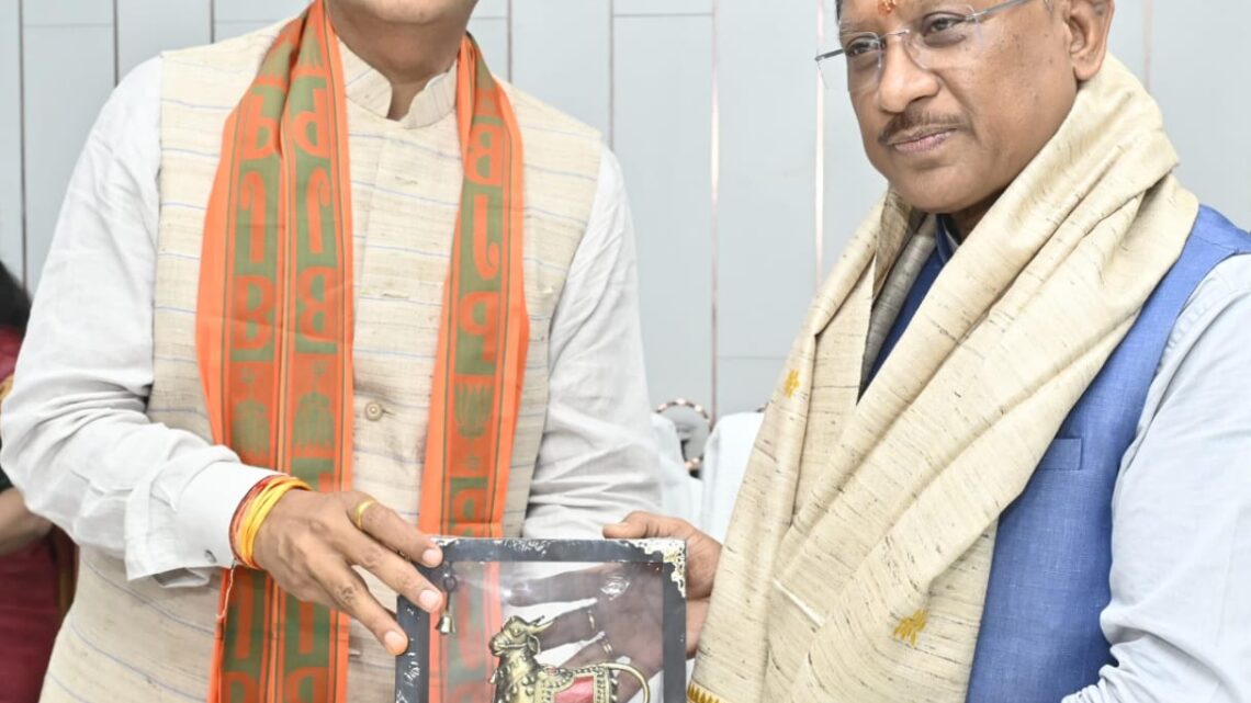 मुख्यमंत्री श्री विष्णु देव साय ने छत्तीसगढ़ खनिज विकास निगम के नवनियुक्त अध्यक्ष श्री सौरभ सिंह को पदभार ग्रहण पर दी बधाई एवं शुभकामनाएं