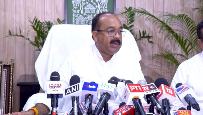 बर्खास्त शिक्षकों के समायोजन को लेकर डिप्टी सीएम बर्खास्त शिक्षकों के समायोजन को लेकर डिप्टी सीएम