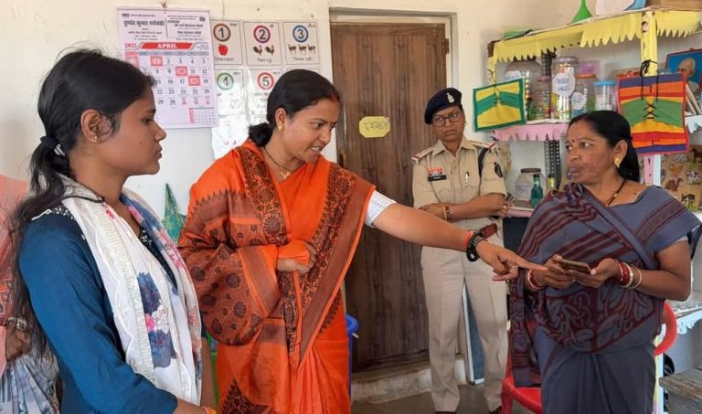मंत्री ने किया सस्पेंड: इंस्पेक्शन के दौरान लापरवाही पर बिफरी मंत्री ने प्रोग्राम अफसर को किया सस्पेंड, पीओ और पर्यवेक्षक को नोटिस मंत्री ने किया सस्पेंड: इंस्पेक्शन के दौरान लापरवाही पर बिफरी मंत्री ने प्रोग्राम अफसर को किया सस्पेंड, पीओ और पर्यवेक्षक को नोटिस