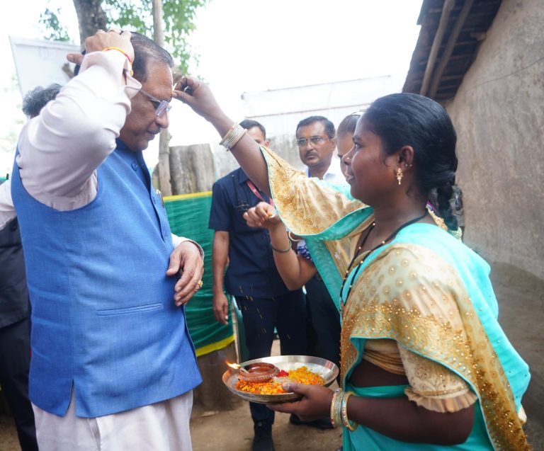 बस्तर संभावनाओं की धरती: मुख्यमंत्री बोले, सब मिलकर लिखेंगे बस्तर के विकास की नई ईबारत बस्तर संभावनाओं की धरती: मुख्यमंत्री बोले, सब मिलकर लिखेंगे बस्तर के विकास की नई ईबारत