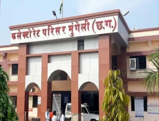अनियमितता की शिकायत पर धनगाँव आवास मित्र को सेवा से किया गया पृथक