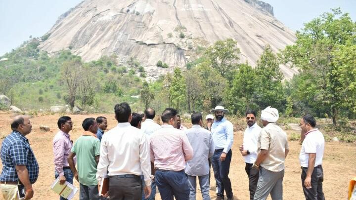 कलेक्टर ने मधेश्वर एवं मयाली ईको पर्यटन क्षेत्र विकास हेतु की परिचर्चा,पर्यटकों एवं श्रद्धालुओं के लिए पर्यटन केंद्र को आकर्षक बनाने की गई चर्चा