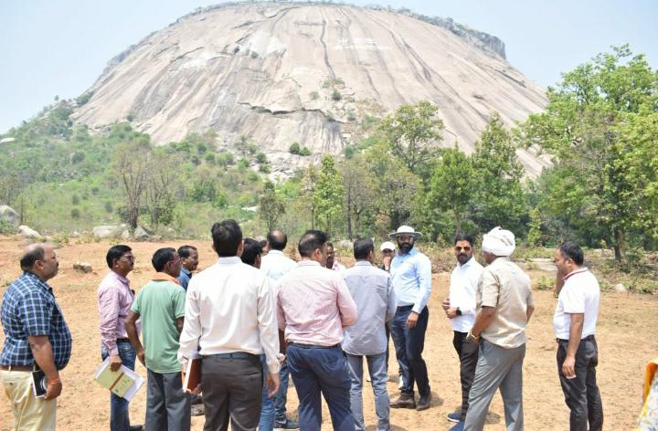 कलेक्टर ने मधेश्वर एवं मयाली ईको पर्यटन क्षेत्र विकास हेतु की परिचर्चा,पर्यटकों एवं श्रद्धालुओं के लिए पर्यटन केंद्र को आकर्षक बनाने की गई चर्चा कलेक्टर ने मधेश्वर एवं मयाली ईको पर्यटन क्षेत्र विकास हेतु की परिचर्चा,पर्यटकों एवं श्रद्धालुओं के लिए पर्यटन केंद्र को आकर्षक बनाने की गई चर्चा