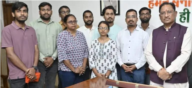 बर्खास्त बीएड शिक्षकों की हड़ताल खत्म, सीएम से चर्चा के बाद किया फैसला बर्खास्त बीएड शिक्षकों की हड़ताल खत्म, सीएम से चर्चा के बाद किया फैसला