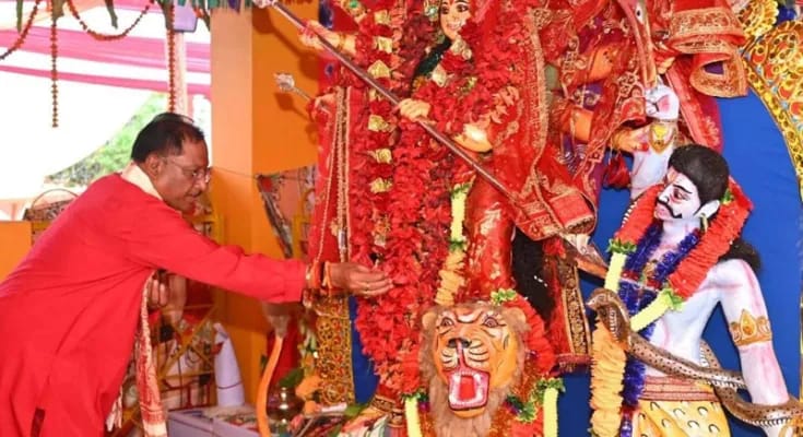 मुख्यमंत्री विष्णु देव साय ने की मां दुर्गा की पूजा अर्चना मुख्यमंत्री विष्णु देव साय ने की मां दुर्गा की पूजा अर्चना
