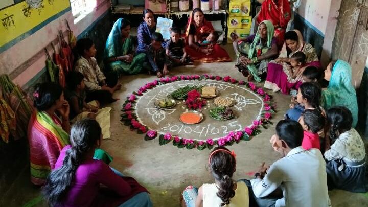 जिले में पोषण पखवाड़े के तहत आंगनबाड़ी केंद्रों में विभिन्न गतिविधियां आयोजित बच्चों को पर्यावरण संरक्षण संवर्धन की दी जा रही जानकारी