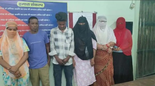 रायगढ़ में सेक्स रैकेट का पर्दाफाश, पुलिस ने लॉज और सूने मकान में छापामार कार्रवाई कर मौके से 4 कपल, 3 महिला समेत एक युवक को किया अरेस्ट