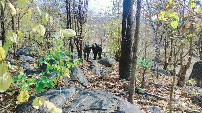 नक्सलियों की IED ब्लास्ट में जवान शहीद, सड़क सुरक्षा में तैनात थे जवान मनोज पुजारी नक्सलियों की IED ब्लास्ट में जवान शहीद, सड़क सुरक्षा में तैनात थे जवान मनोज पुजारी