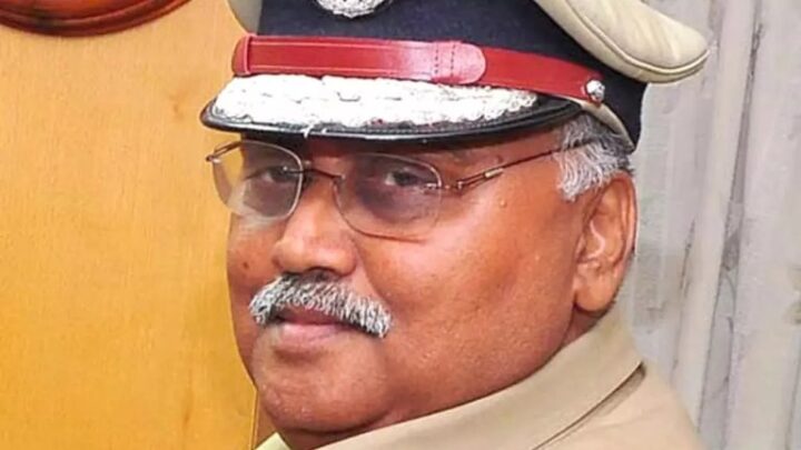 पूर्व DGP का मिला शव: बंगले में चाकूओं से वार कर ले ली जान, मचा हड़कंप, पत्नी-बेटी को किया गया गिरफ्तार