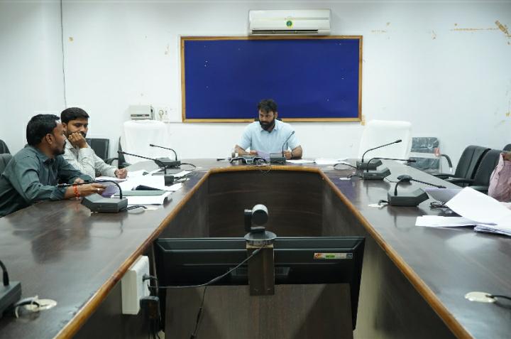 कलेक्टर ने जनदर्शन में सुनी आमजनों की समस्याएं कलेक्टर ने जनदर्शन में सुनी आमजनों की समस्याएं
