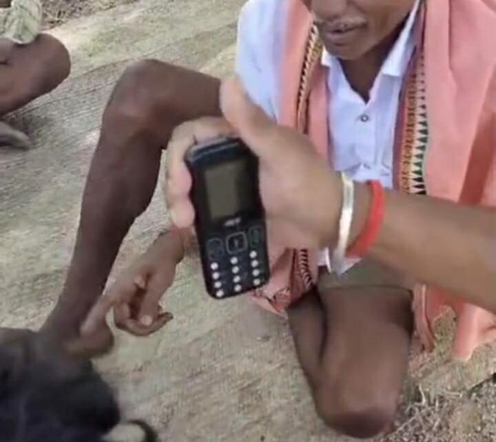 मुख्यमंत्री विष्णुदेव साय विशेष पिछड़ी जनजाति समुदाय बिरहोर के लोगों से मोबाईल पर बात कर उनकी समस्याओं से हुए अवगत कहा समस्याओं को किया जाएगा निराकरण मुख्यमंत्री विष्णुदेव साय विशेष पिछड़ी जनजाति समुदाय बिरहोर के लोगों से मोबाईल पर बात कर उनकी समस्याओं से हुए अवगत कहा समस्याओं को किया जाएगा निराकरण